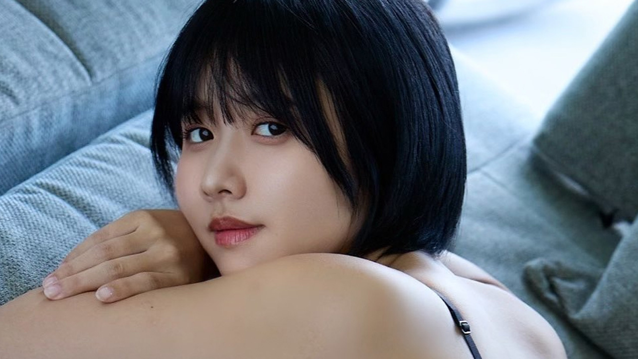 水湊まり花｜ソファの午後の画像1