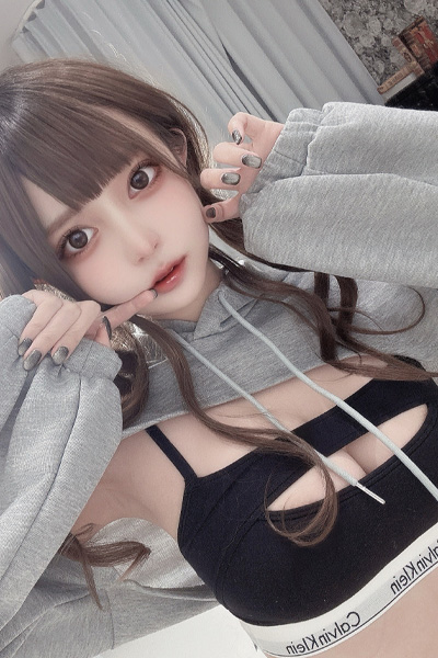 早瀬みる｜触れられない距離の画像2