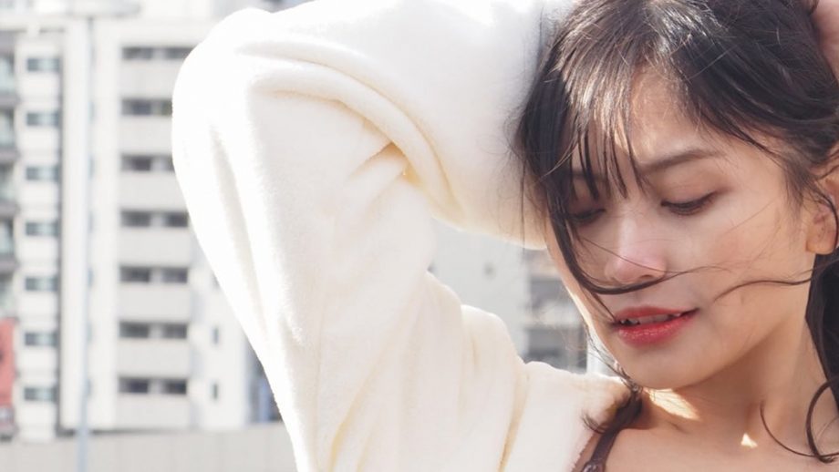 美里杏里｜風にほどける午後