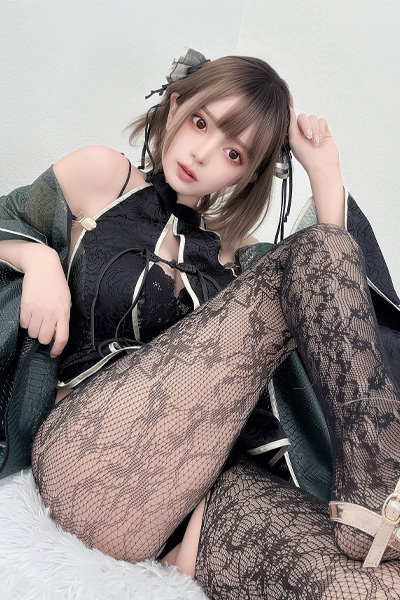 早瀬みる｜黒に溶ける温度の画像2