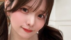 篠宮なほ｜白に溶ける微笑み