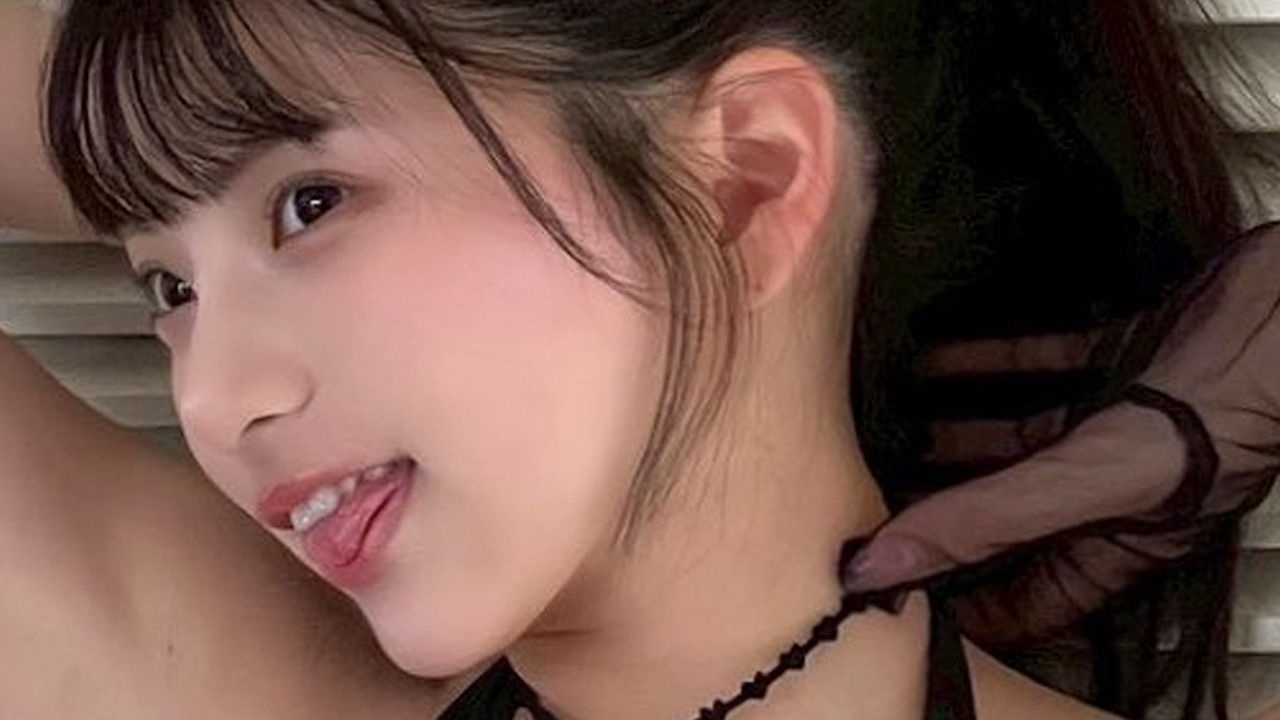 姫野ひなの｜黒に溶ける仕草の画像1