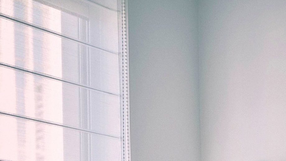 向日葵りお｜窓辺の揺らぎ