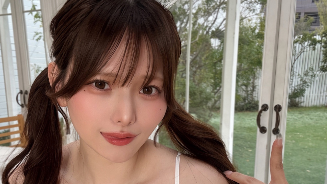 篠宮なほ｜レース越しの囁きの画像1