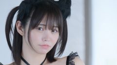 真中つぐ｜黒猫は夜を盗む