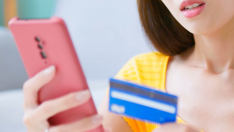 「給料が入ったら“変な名前の支店”の銀行口座に振り込んでいます」――分割払いで生活が立ち行かなくなった買い物依存の女性