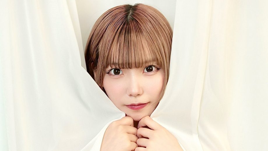 阿久津こてつ｜白いカーテンの奥で