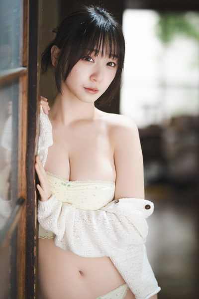 伊織もえ｜窓際のやさしい温度の画像2