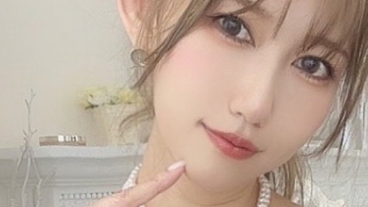 ばむ｜深青のソファの画像1