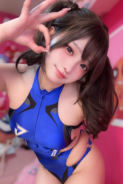 雪音氷菜|青い稲妻、ピンクの部屋で微笑むの画像2