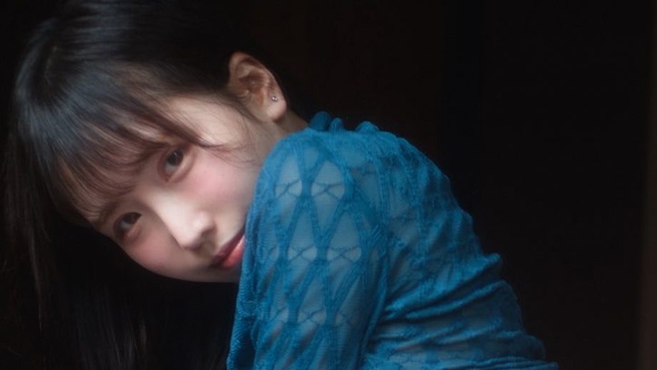 ちこ。｜ホテルの椅子で、青い夜がほどける
