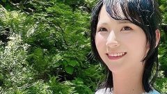 街山みほ｜川辺に立つ、夏のまぶしい約束