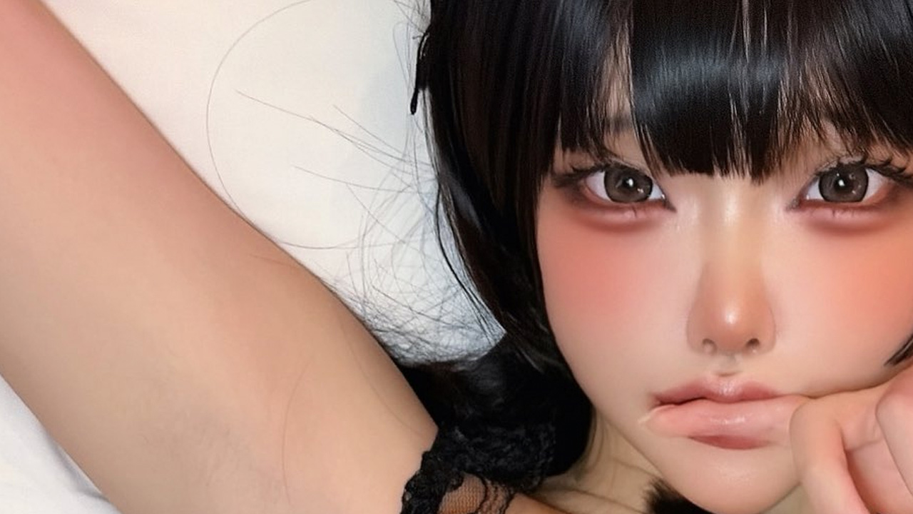 水羽えと｜黒いレースの夜は、ベッドの上でまばたきを忘れるの画像1