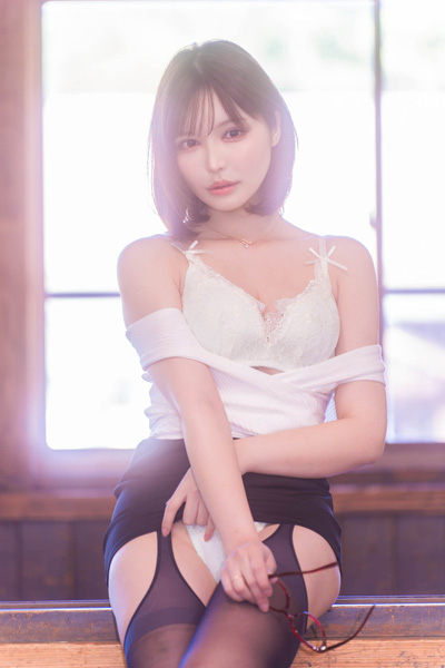 水沢あお｜逆光の教室で、先生は恋を教えないの画像2