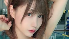 篠原みなみ｜水色のプールに、夏の妖精が立ち上がる