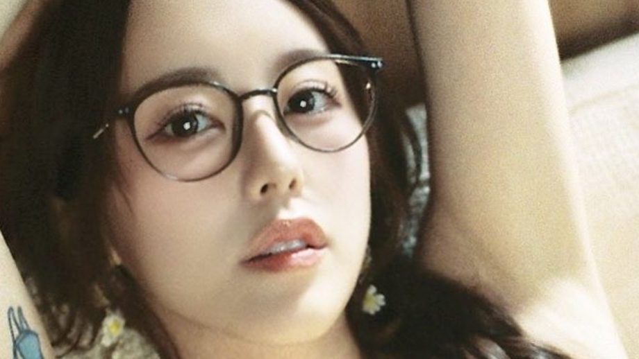 みなぽち｜眼鏡の奥の、黄色い昼寝