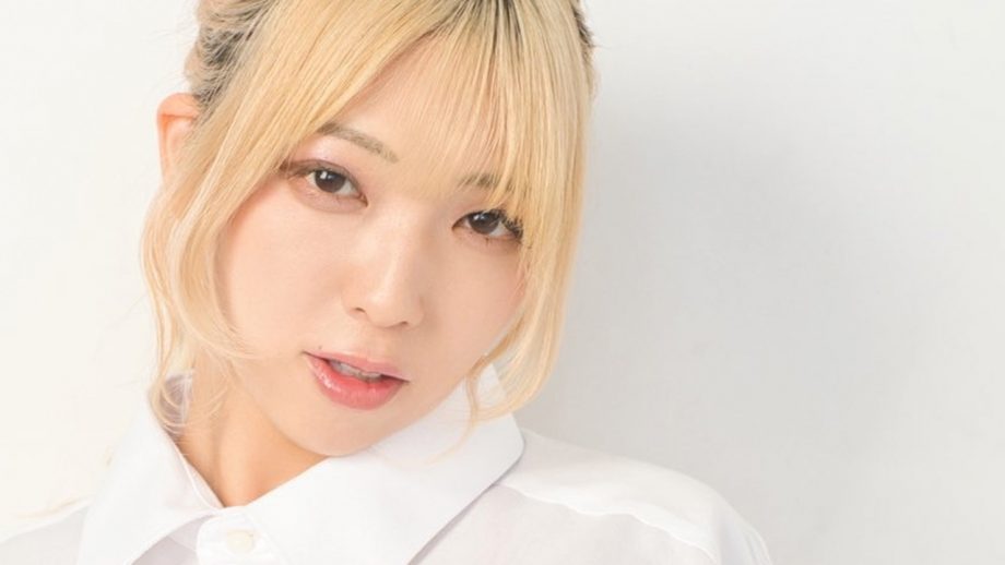 櫻井まち｜白いシャツの下の、赤い秘密