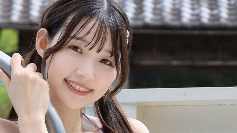 波崎天結｜プールサイドに咲いた花柄の夏