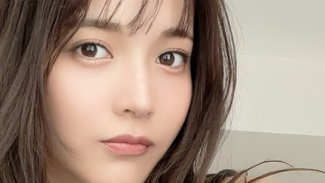 黒嵜菜々子|ブルーグレーの部屋で、風が止まるの画像1