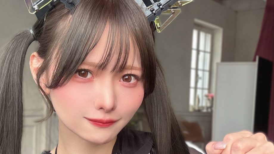 篠宮なほ｜黒い近未来の双尾天使