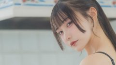 伊織芽衣｜水色タイルの午後、黒レースのまなざし