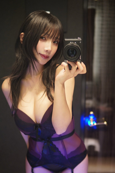 yunocy｜鏡の中の紫、夜の自撮りの画像2