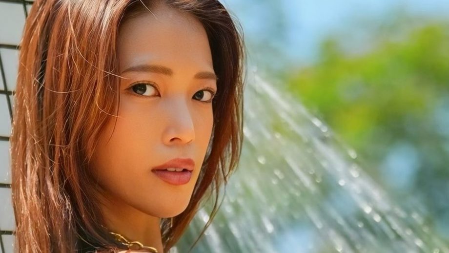 宇佐美なお｜真昼のシャワーに、黒は燃える