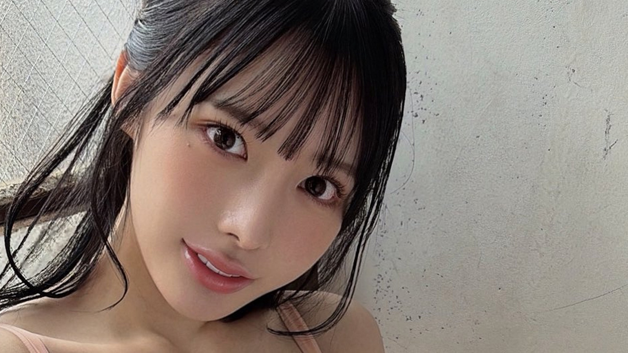 七海りお｜窓辺のピンクは、春の言い訳の画像1