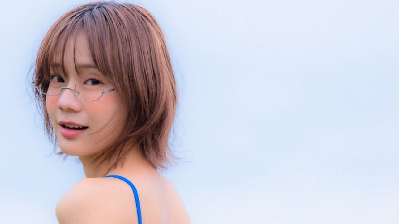 優希つづは|潮風メガネと青い縞の画像1