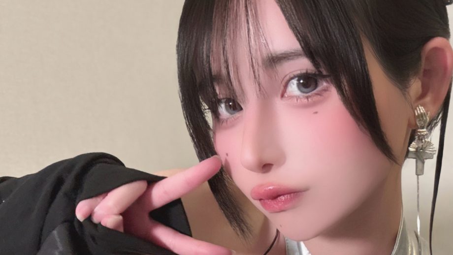 HaL(ハル)｜銀のピースサインは未来のくちびる