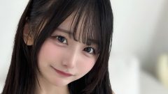 雨宮りり｜白いソファに、青い熱