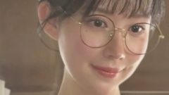 木村絵里子｜丸眼鏡の奥にある、やさしい火