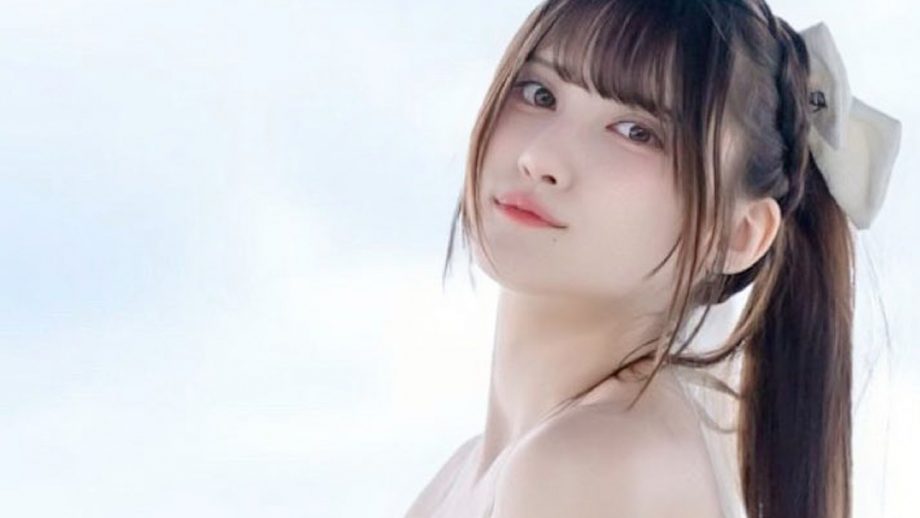 田島怜華｜白い椅子の上の、海辺の余韻