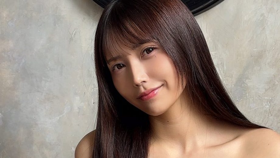 羽瀬レイナ｜黒い下着と、丸い鏡の午後