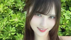 田島怜華｜ミント色の木陰で笑うひと