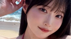 岸みゆ｜赤い海辺に、夏が微笑む