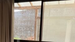 新海まき｜窓辺のベッドに、午後が沈む