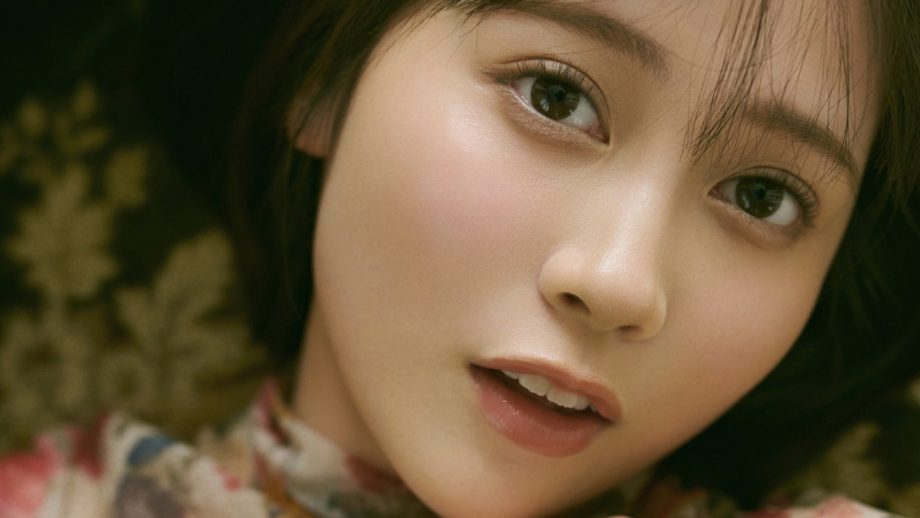 あゆの｜花柄の長袖に閉じ込めた、午後の熱