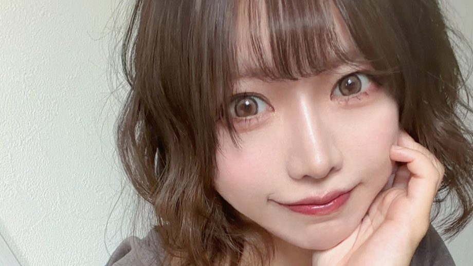 今田希｜灰色のルームウェアと、秘密の白いレース