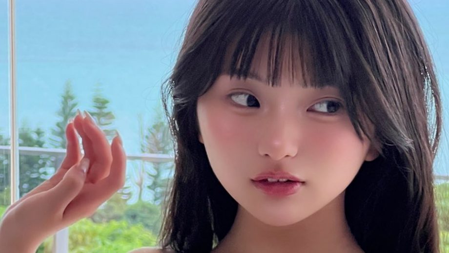 姫野ひなの｜青いレースの窓辺で、海は恋の背景になる