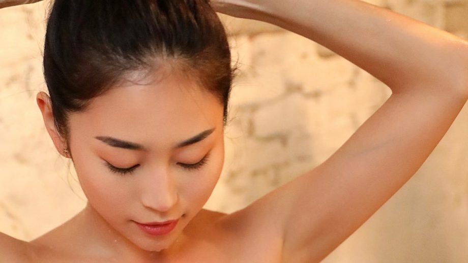 RINA TOEDA｜白いタオルの湯気に、月はまだ早い