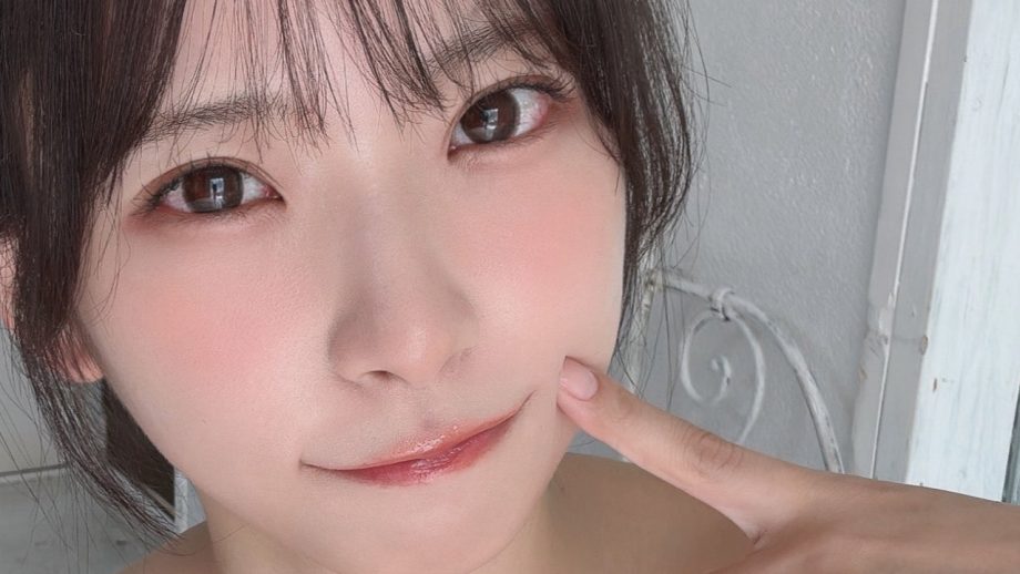 紅羽りお｜指先ひとつで、白い部屋は恋になる