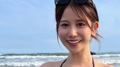 名取くるみ｜紺のビキニと、潮風のまっすぐな微笑み