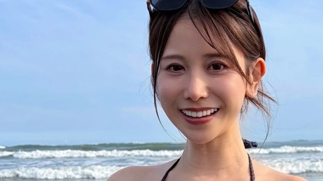 名取くるみ|紺のビキニと、潮風のまっすぐな微笑みの画像1