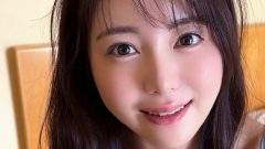 橘舞｜ベッドの端で、微笑みは熱を持つ