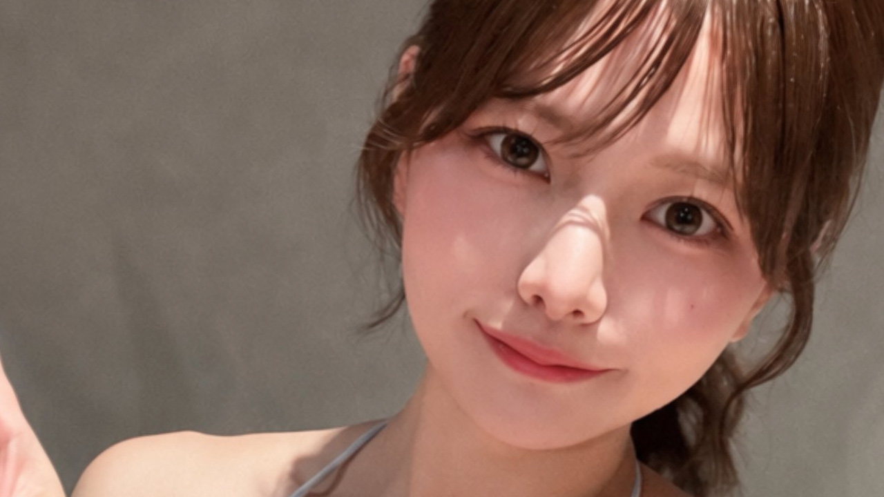篠宮なほ|水色のピースサインで、夏は少しだけ無邪気になるの画像1