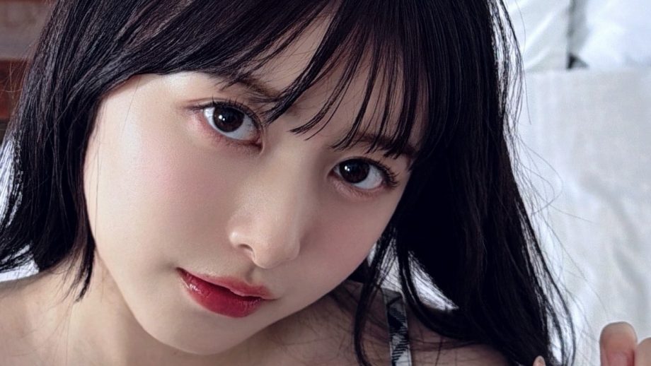 月城莉奈｜薄紫の部屋に、ほどけた月がある