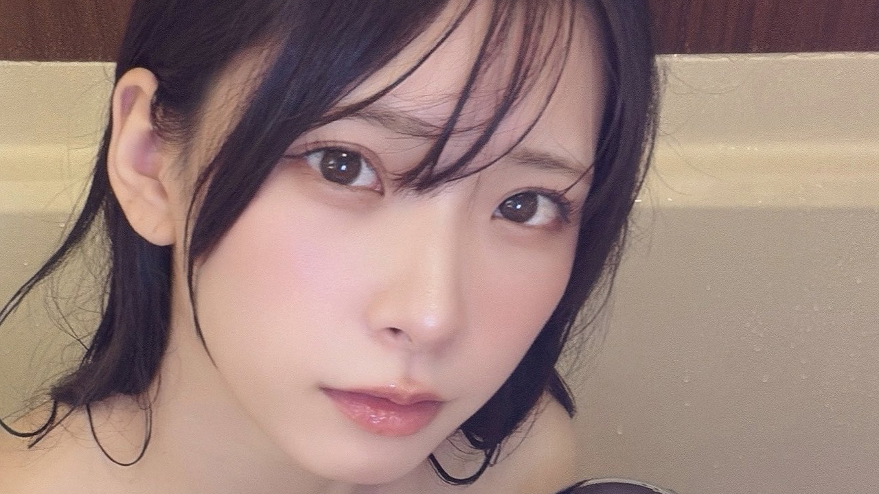 紅羽りお｜湯気の奥で、黒い花が濡れるの画像1