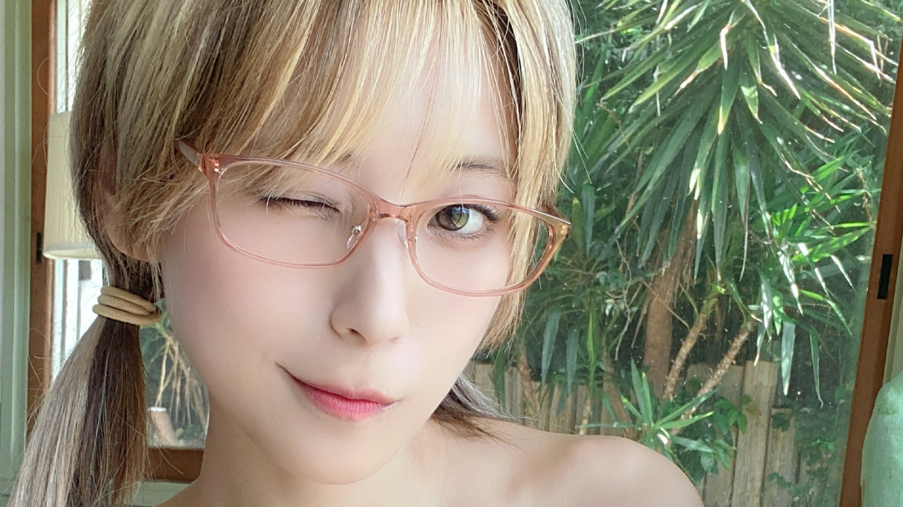 つんこ|眼鏡越しのウインクは、午後のいたずらの画像1