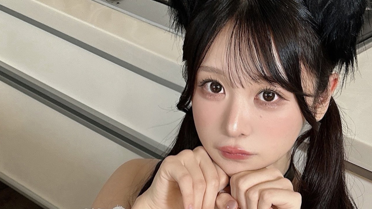 真島なおみ｜台所に降りた、いたずらな黒猫の画像1
